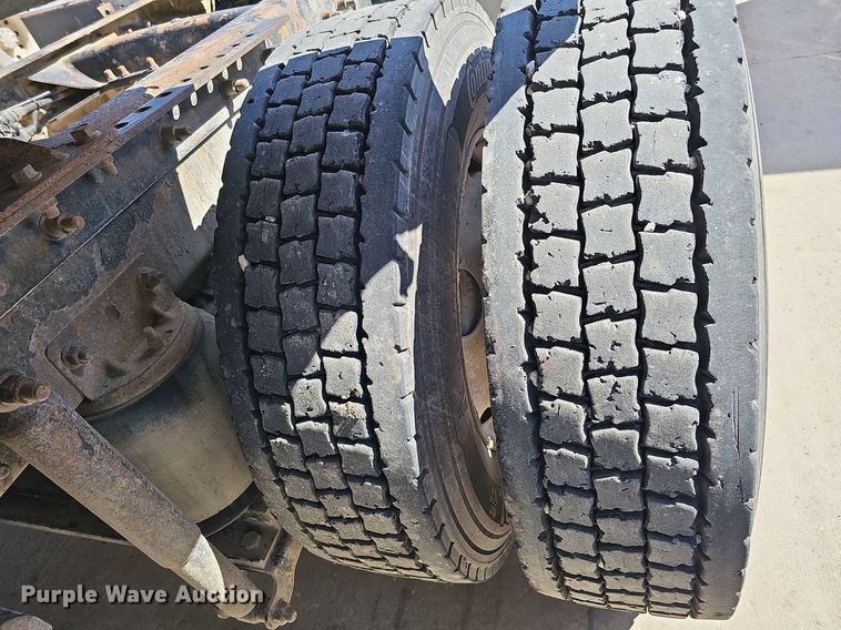 image for item DQ1170 2004 Mack CX613  truck tractor