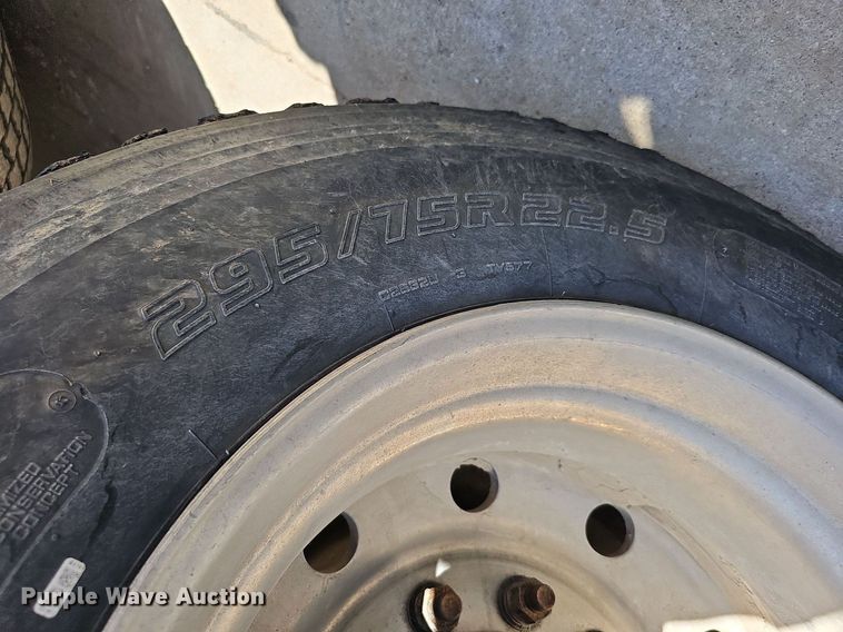 image for item DQ1170 2004 Mack CX613  truck tractor