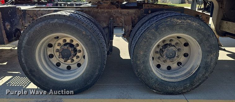 image for item DQ1170 2004 Mack CX613  truck tractor