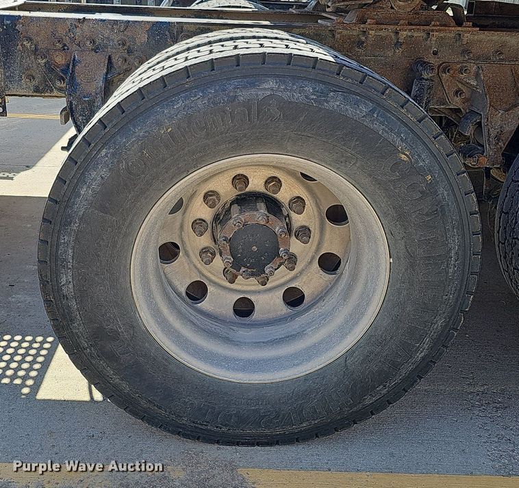 image for item DQ1170 2004 Mack CX613  truck tractor