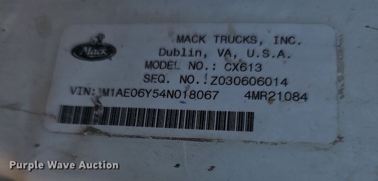 image for item DQ1170 2004 Mack CX613  truck tractor