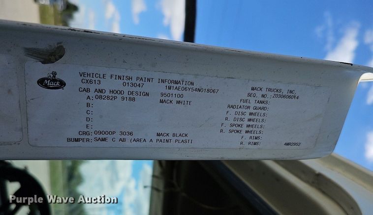 image for item DQ1170 2004 Mack CX613  truck tractor