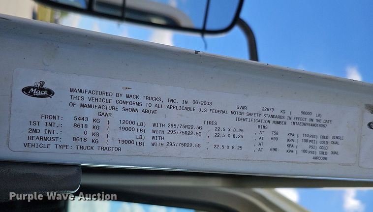 image for item DQ1170 2004 Mack CX613  truck tractor