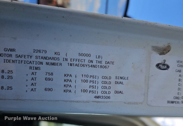 image for item DQ1170 2004 Mack CX613  truck tractor