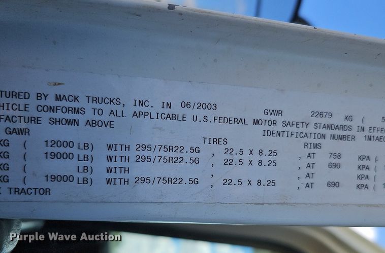 image for item DQ1170 2004 Mack CX613  truck tractor