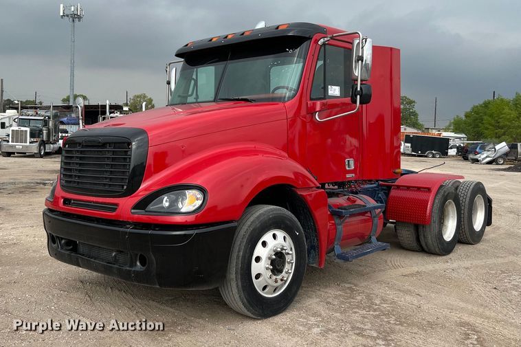 image for item DQ2206 2005 Freightliner Columbia  semi truck