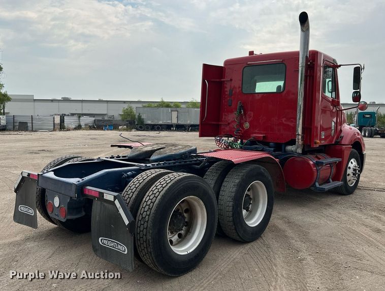 image for item DQ2206 2005 Freightliner Columbia  semi truck