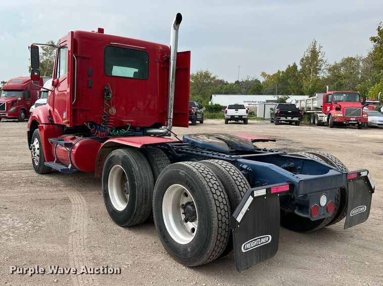 image for item DQ2206 2005 Freightliner Columbia  semi truck