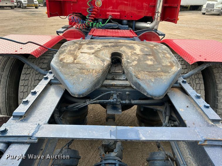 image for item DQ2206 2005 Freightliner Columbia  semi truck