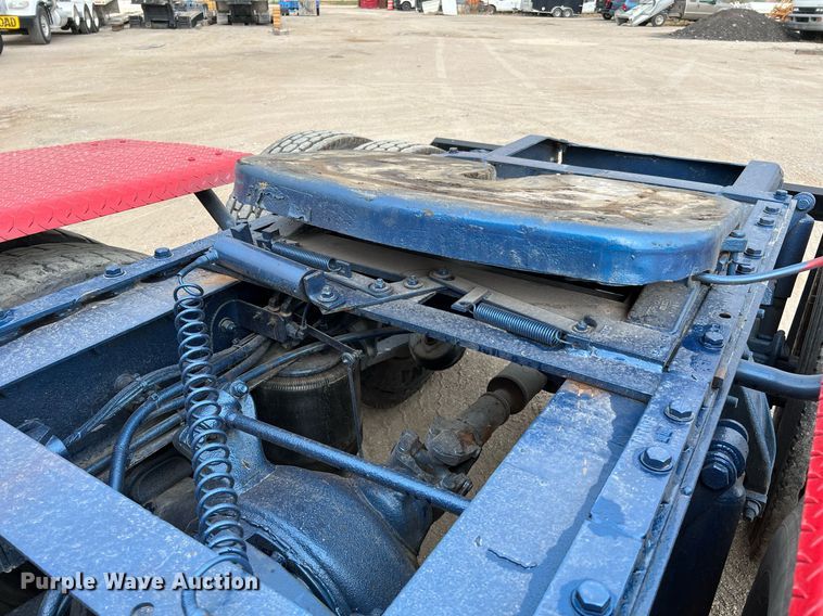 image for item DQ2206 2005 Freightliner Columbia  semi truck