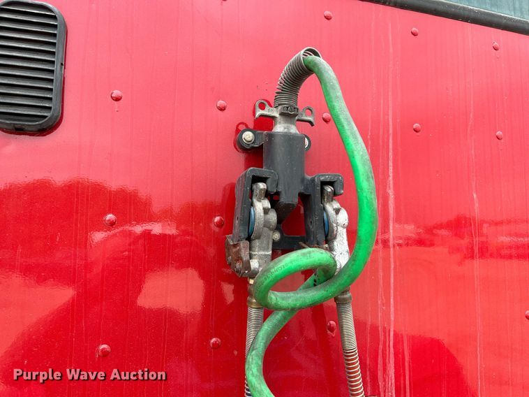 image for item DQ2206 2005 Freightliner Columbia  semi truck