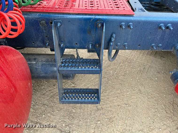 image for item DQ2206 2005 Freightliner Columbia  semi truck