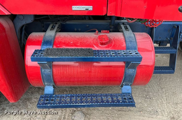 image for item DQ2206 2005 Freightliner Columbia  semi truck