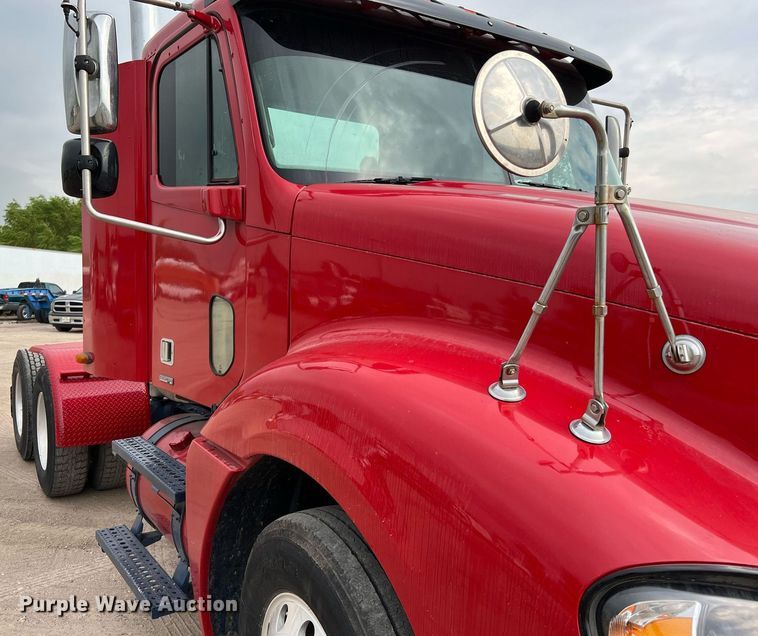 image for item DQ2206 2005 Freightliner Columbia  semi truck