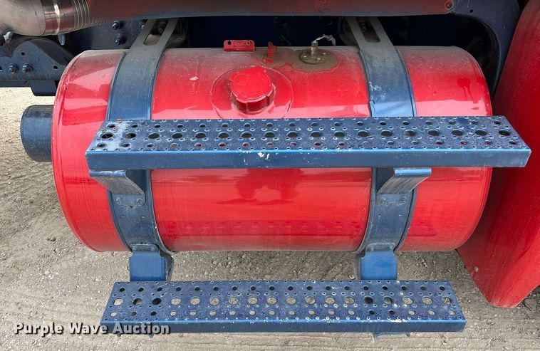 image for item DQ2206 2005 Freightliner Columbia  semi truck