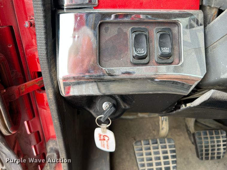 image for item DQ2206 2005 Freightliner Columbia  semi truck