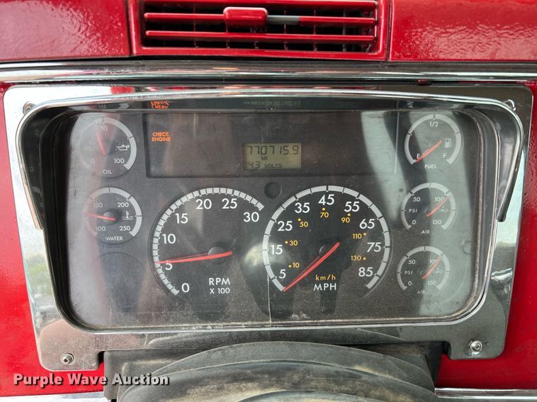 image for item DQ2206 2005 Freightliner Columbia  semi truck