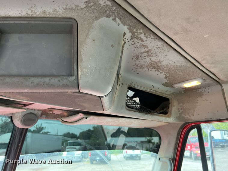 image for item DQ2206 2005 Freightliner Columbia  semi truck