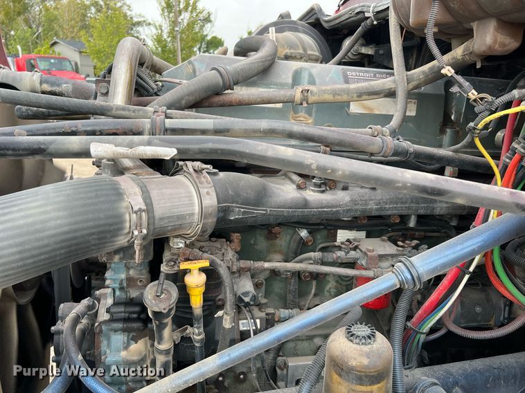 image for item DQ2206 2005 Freightliner Columbia  semi truck