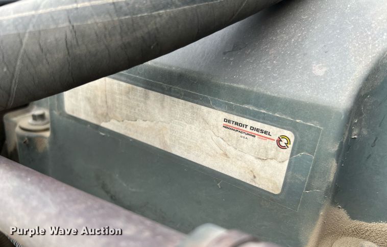 image for item DQ2206 2005 Freightliner Columbia  semi truck