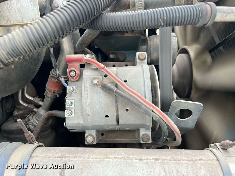 image for item DQ2206 2005 Freightliner Columbia  semi truck