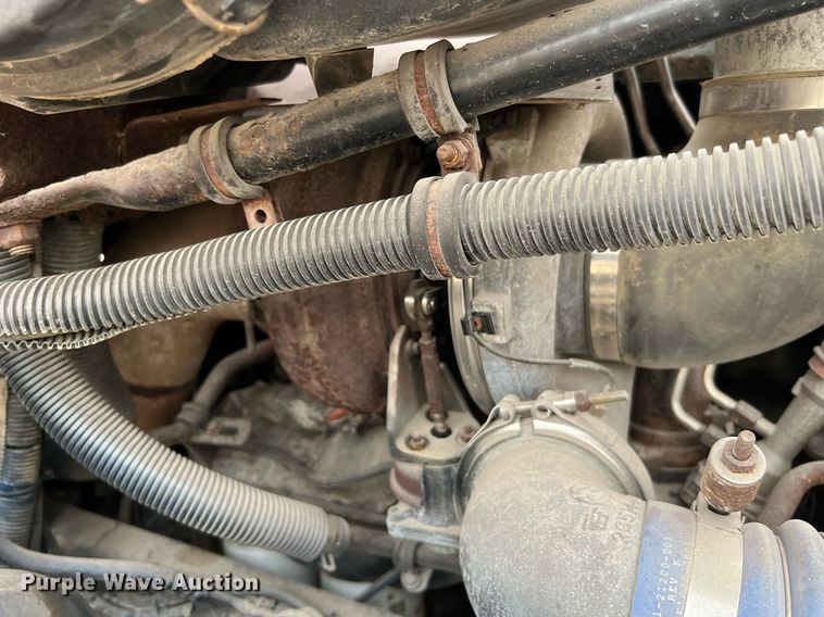 image for item DQ2206 2005 Freightliner Columbia  semi truck