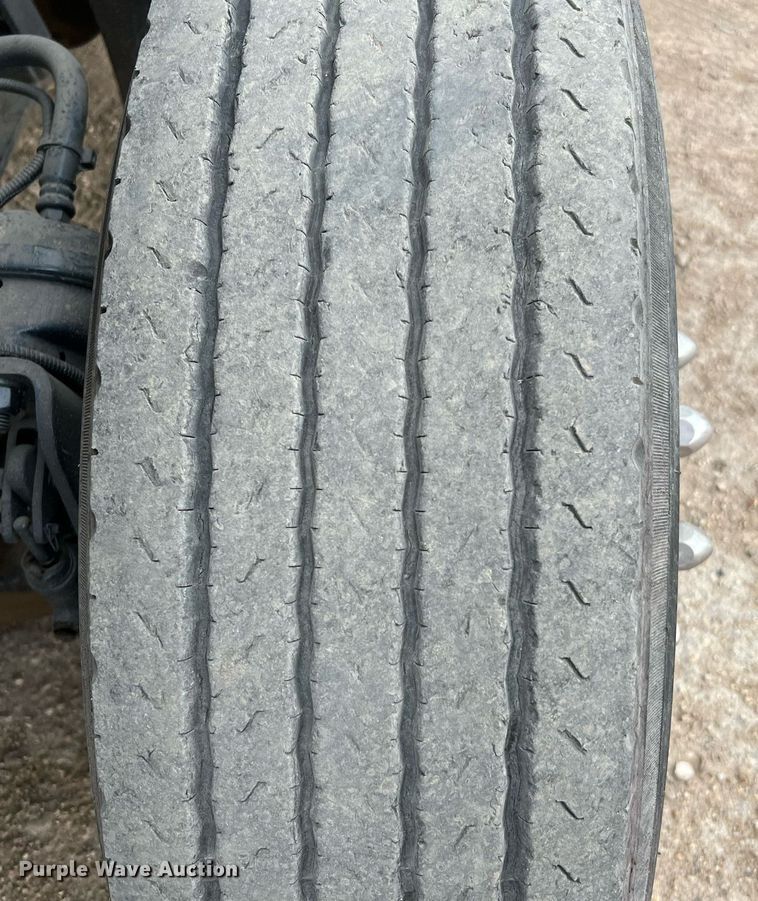 image for item DQ2206 2005 Freightliner Columbia  semi truck