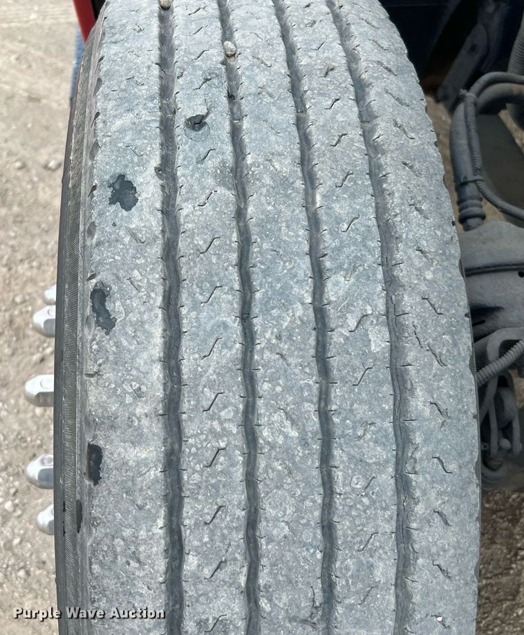 image for item DQ2206 2005 Freightliner Columbia  semi truck