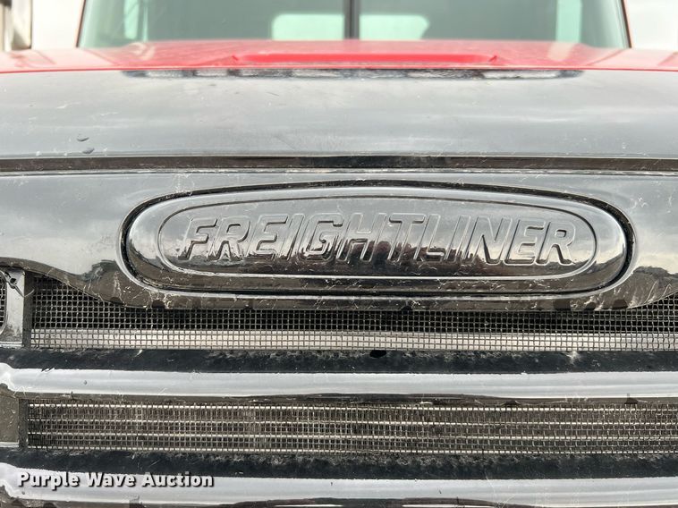 image for item DQ2206 2005 Freightliner Columbia  semi truck