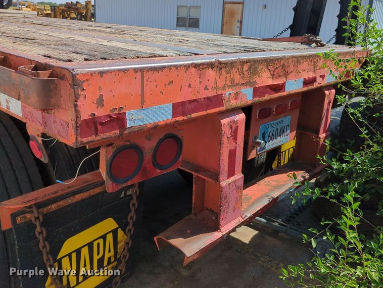 image for item DR6986 1985  Flatbed trailer