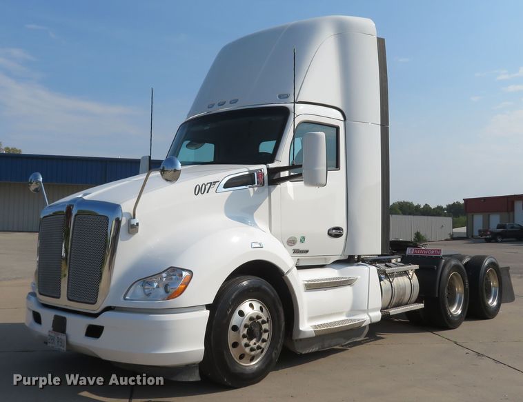 image for item FB9858 2020 Kenworth T680  semi truck