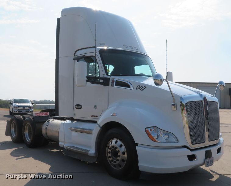 image for item FB9858 2020 Kenworth T680  semi truck