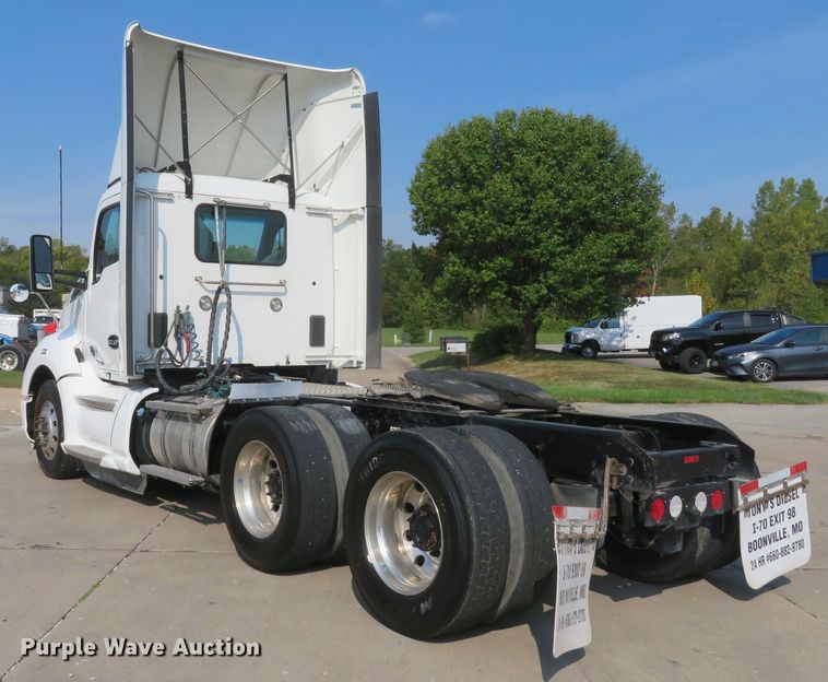 image for item FB9858 2020 Kenworth T680  semi truck