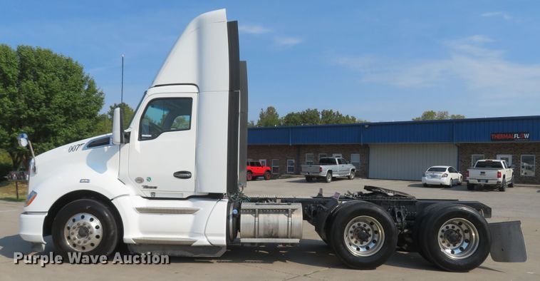 image for item FB9858 2020 Kenworth T680  semi truck
