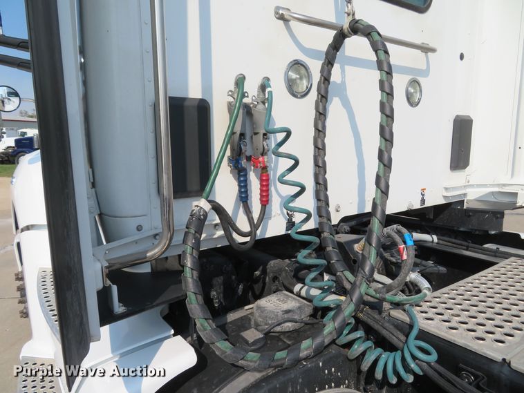 image for item FB9858 2020 Kenworth T680  semi truck