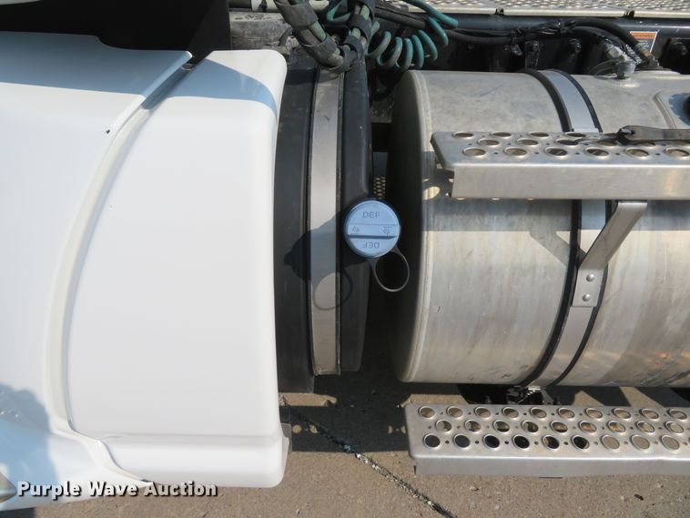 image for item FB9858 2020 Kenworth T680  semi truck