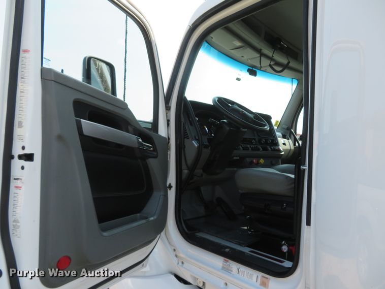 image for item FB9858 2020 Kenworth T680  semi truck