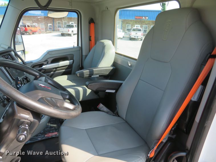 image for item FB9858 2020 Kenworth T680  semi truck