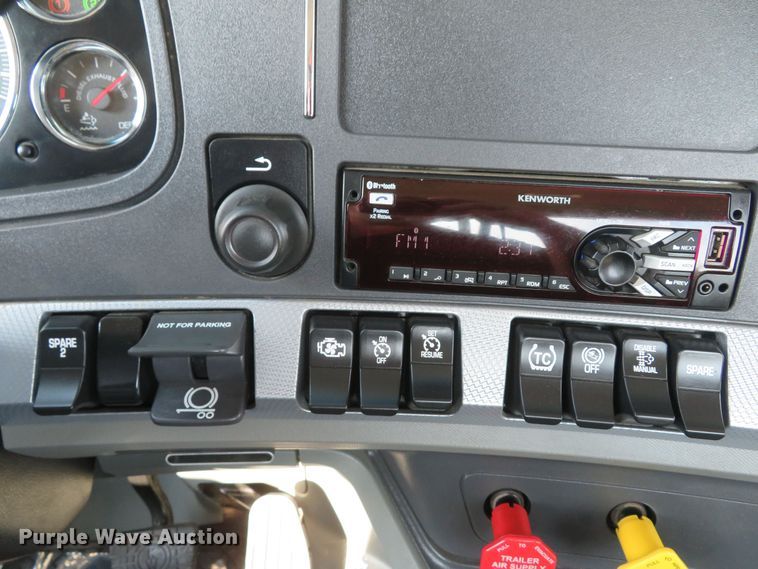 image for item FB9858 2020 Kenworth T680  semi truck