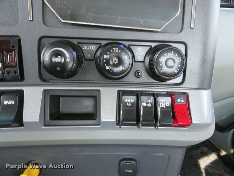 image for item FB9858 2020 Kenworth T680  semi truck