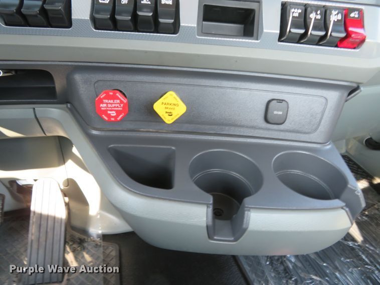 image for item FB9858 2020 Kenworth T680  semi truck