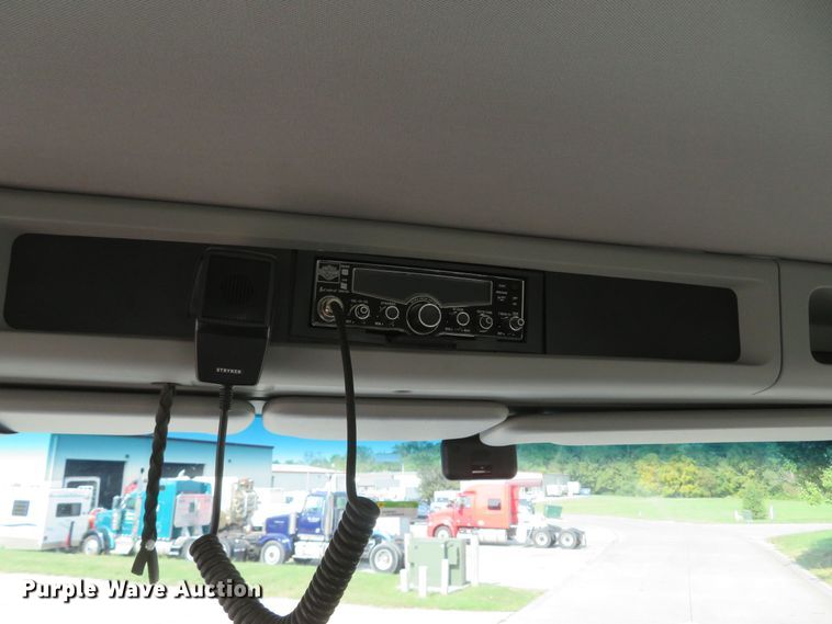 image for item FB9858 2020 Kenworth T680  semi truck