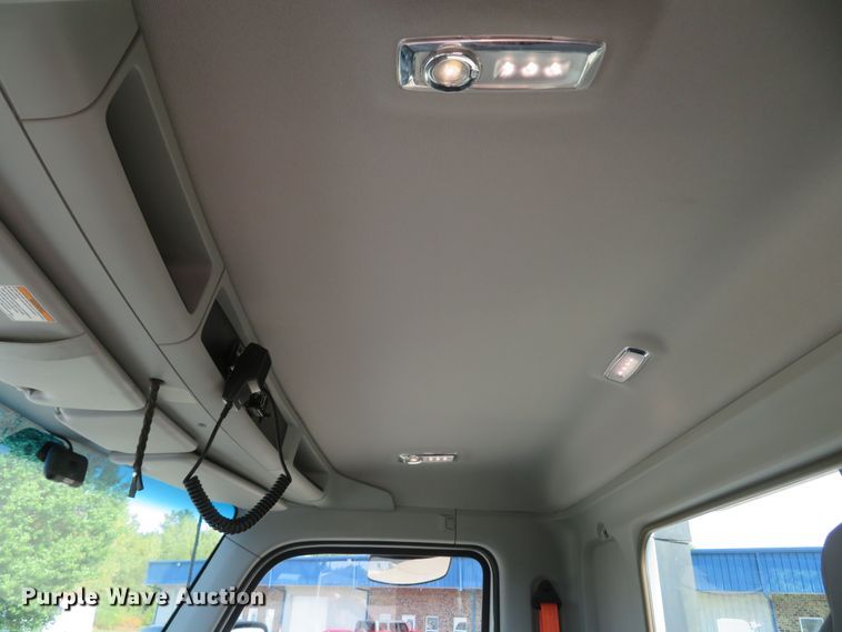 image for item FB9858 2020 Kenworth T680  semi truck