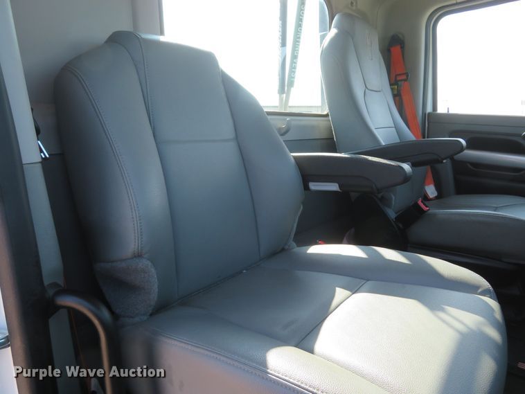 image for item FB9858 2020 Kenworth T680  semi truck