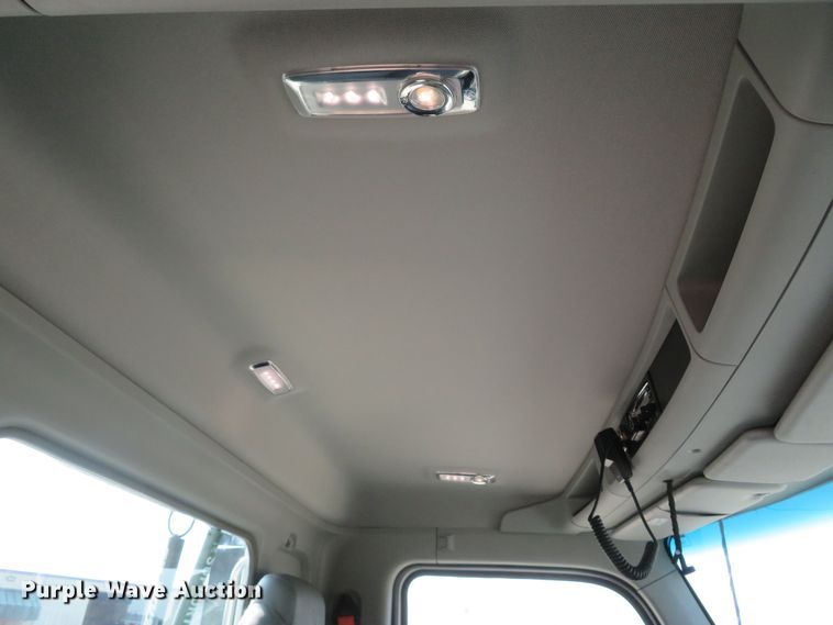 image for item FB9858 2020 Kenworth T680  semi truck