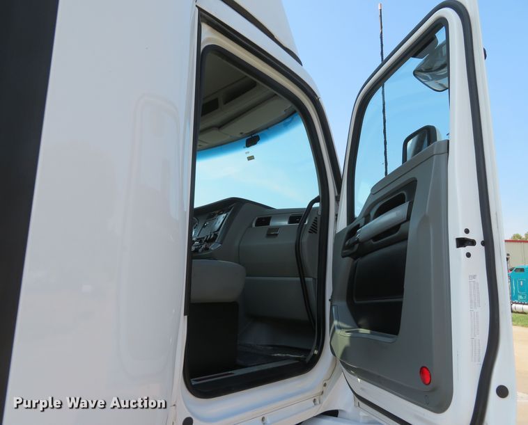 image for item FB9858 2020 Kenworth T680  semi truck