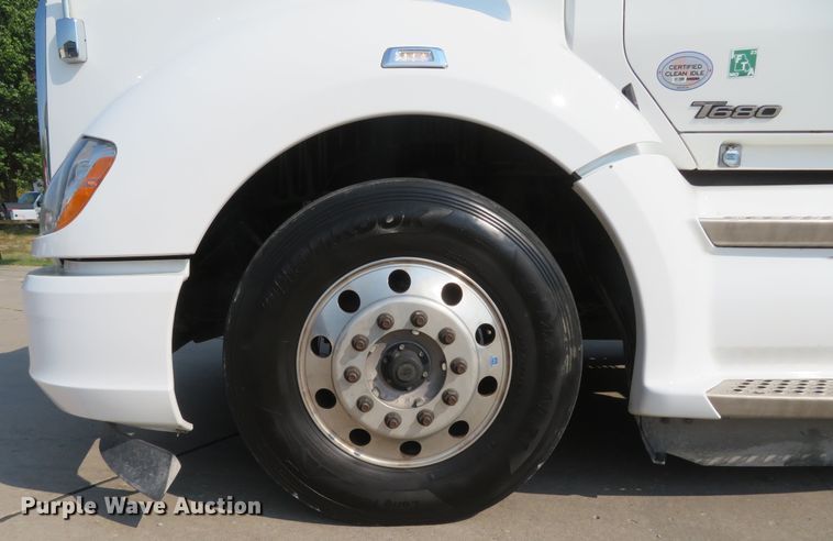 image for item FB9858 2020 Kenworth T680  semi truck
