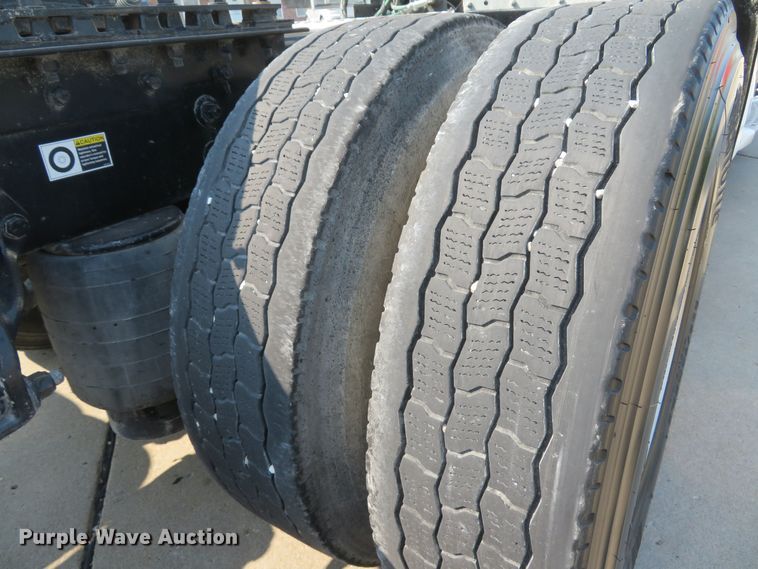 image for item FB9858 2020 Kenworth T680  semi truck