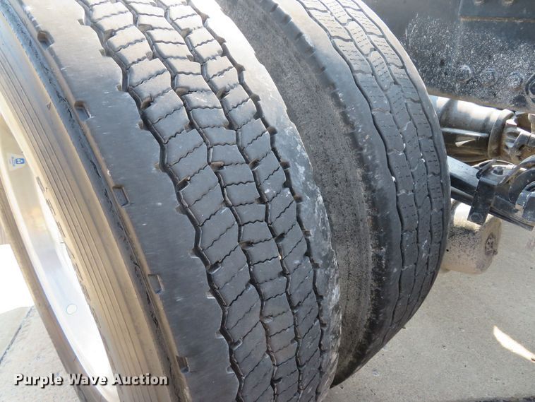 image for item FB9858 2020 Kenworth T680  semi truck