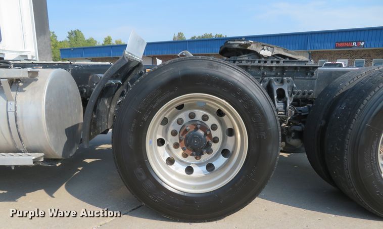 image for item FB9858 2020 Kenworth T680  semi truck